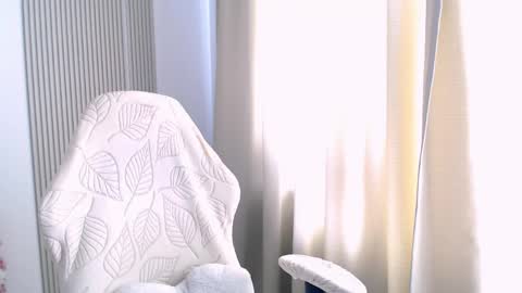 Snapshot of silk_ann chatting on May 7, 10:09 am silk_ann online show from May 7, 10:09 am