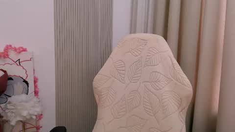 Snapshot of silk_ann chatting on June 17, 9:12 am silk_ann online show from June 17, 9:12 am