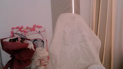 Snapshot of silk_ann chatting on June 24, 7:29 am silk_ann online show from June 24, 7:29 am