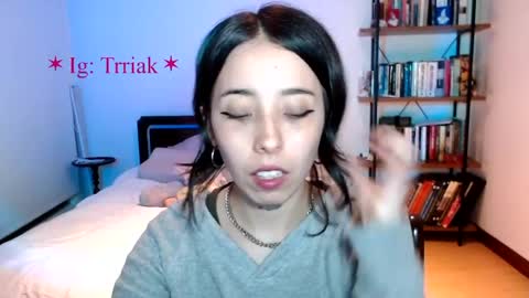 silkbite online show from April 21, 1:53 am