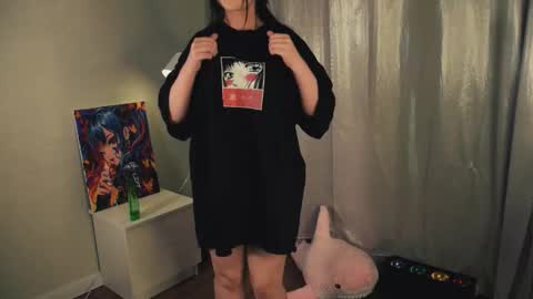 Snapshot of silkyfin chatting on December 17, 5:08 pm Nixie online show from December 17, 5:08 pm