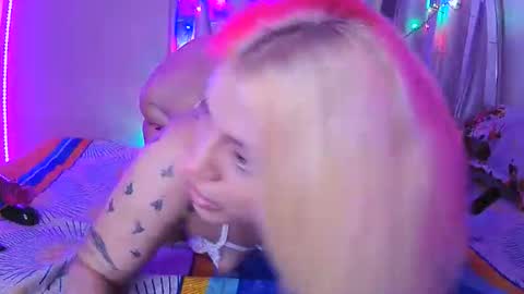 Snapshot of silla733914 chatting on May 2, 9:42 pm Elektra chair online show from May 2, 9:42 pm
