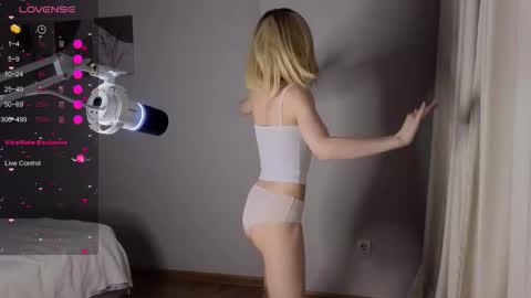 silly___woman online show from March 26, 7:52 pm