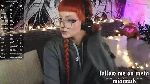 Snapshot of silly_soul chatting on February 16, 9:33 pm Mia online show from February 16, 9:33 pm