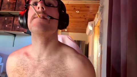Snapshot of sillydillynewfie chatting on May 4, 7:32 pm Silly Dilly Newfie online show from May 4, 7:32 pm