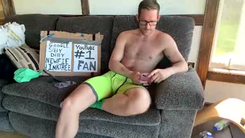 Snapshot of sillydillynewfie chatting on June 17, 8:21 pm Silly Dilly Newfie online show from June 17, 8:21 pm