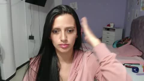 Snapshot of silvanaroberts_ chatting on January 5, 4:58 am Rouse online show from January 5, 4:58 am