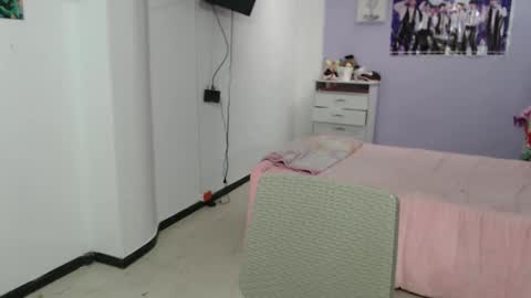 Snapshot of silvanaroberts_ chatting on March 7, 9:48 pm Rouse online show from March 7, 9:48 pm