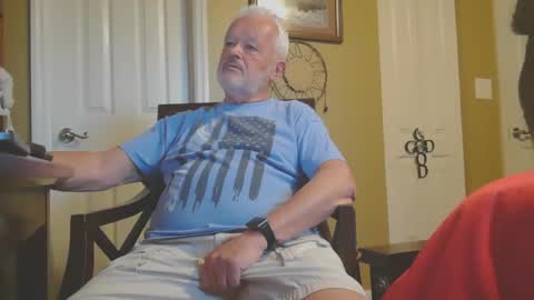 Snapshot of silverdaddy_1955 chatting on April 27, 12:25 pm Daddy Bear online show from April 27, 12:25 pm