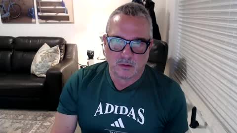 Snapshot of silveroli187 chatting on October 2, 3:30 pm silveroli187 online show from October 2, 3:30 pm