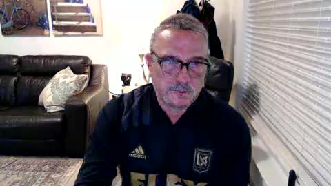 Snapshot of silveroli187 chatting on October 9, 3:32 pm silveroli187 online show from October 9, 3:32 pm