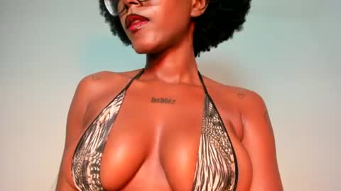Snapshot of silverosequeen chatting on June 25, 5:45 am silverosequeen online show from June 25, 5:45 am