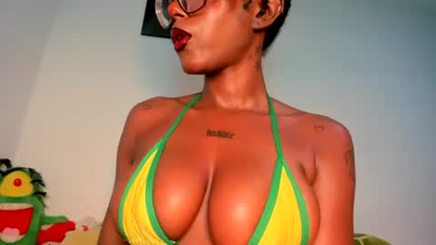 Snapshot of silverosequeen chatting on July 15, 6:29 am silverosequeen online show from July 15, 6:29 am