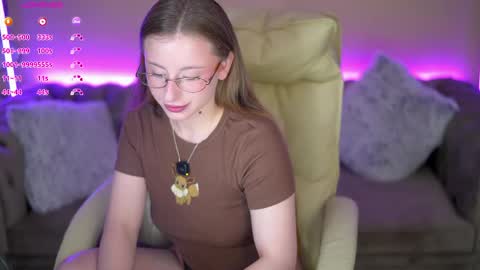 Snapshot of silverrmoon chatting on April 24, 6:38 am Kristina Kris online show from April 24, 6:38 am