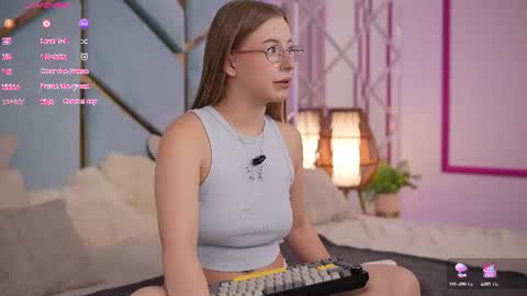 Snapshot of silverrmoon chatting on July 26, 6:43 am Kristina Kris online show from July 26, 6:43 am