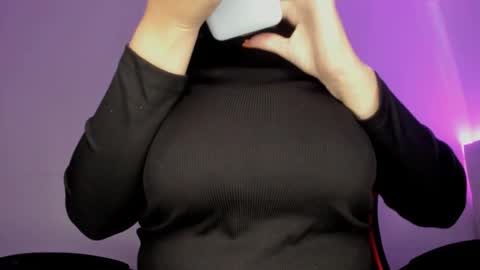 Snapshot of silvia_richiej chatting on November 12, 5:46 pm silvia online show from November 12, 5:46 pm