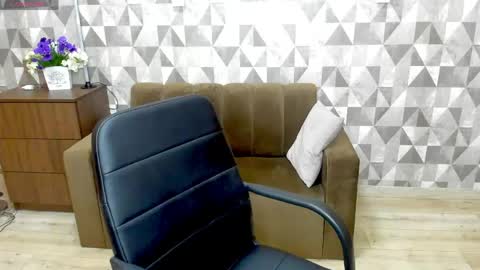 silviarosse online show from May 2, 11:15 am