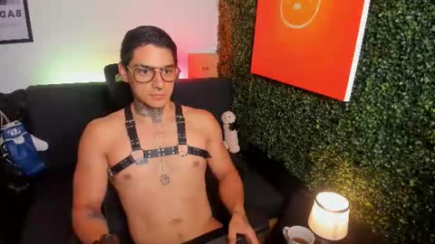 Snapshot of simon_cortes chatting on July 25, 11:19 am Simon Cortes online show from July 25, 11:19 am