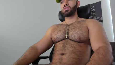 simon_leon01 online show from March 3, 1:39 pm