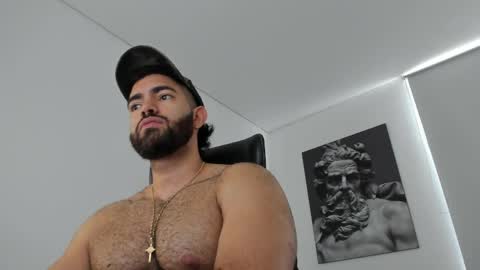 Snapshot of simon_leon01 chatting on June 3, 2:19 pm simon_leon01 online show from June 3, 2:19 pm