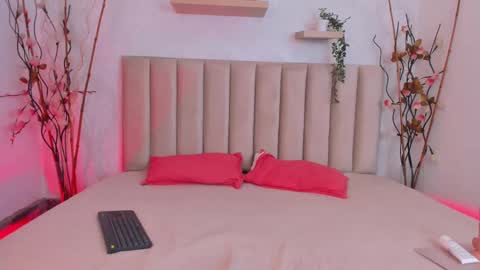 Snapshot of simona_brooke chatting on October 1, 8:48 pm simona_brooke online show from October 1, 8:48 pm