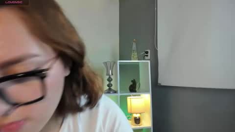 Snapshot of simonastar_ chatting on February 13, 1:07 pm simonastar_ online show from February 13, 1:07 pm