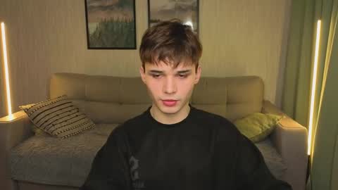 Snapshot of simonboy592 chatting on April 6, 10:49 am Alex online show from April 6, 10:49 am