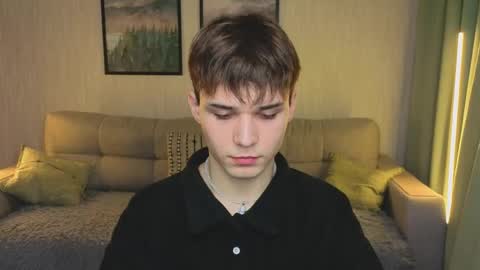 Snapshot of simonboy592 chatting on April 7, 11:32 am Alex online show from April 7, 11:32 am