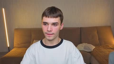 Snapshot of simonboy592 chatting on May 18, 10:21 am Alex online show from May 18, 10:21 am
