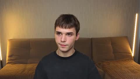 Snapshot of simonboy592 chatting on June 16, 11:24 am Alex online show from June 16, 11:24 am