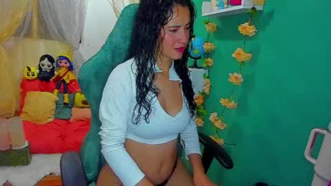 Snapshot of simone_simpson chatting on April 26, 3:15 am Simon Simpson Modelo Independiente online show from April 26, 3:15 am