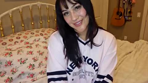 simonesighren online show from April 26, 3:04 am