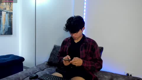  Simon  online show from February 1, 1:09 pm