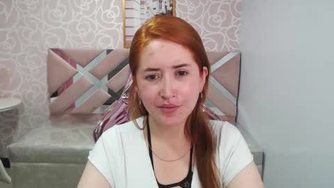 Snapshot of simonne_ch chatting on December 22, 10:56 am simonne_ch online show from December 22, 10:56 am