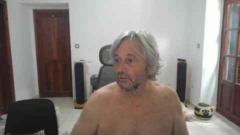 Snapshot of simonthenudist chatting on June 15, 9:33 am Simon online show from June 15, 9:33 am