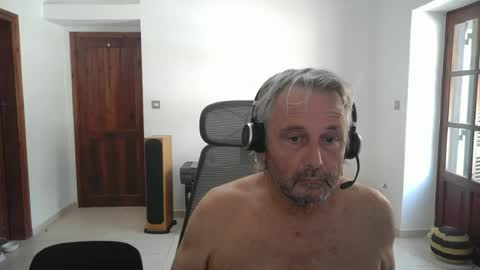 Snapshot of simonthenudist chatting on June 18, 6:46 am Simon online show from June 18, 6:46 am