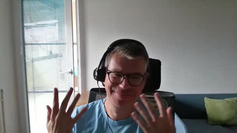 Snapshot of simonveli chatting on September 11, 8:25 am Simonveli online show from September 11, 8:25 am