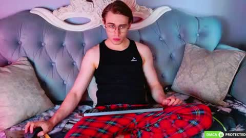 Snapshot of simonwarner chatting on July 14, 3:22 am Simon online show from July 14, 3:22 am