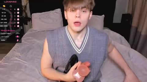 Snapshot of simonwnl chatting on January 7, 7:05 pm Simon online show from January 7, 7:05 pm