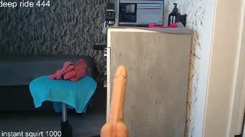 Snapshot of simplegirl1996 chatting on July 17, 8:21 am regina online show from July 17, 8:21 am