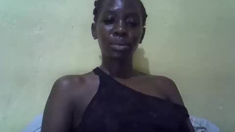 Snapshot of simplyloy33 chatting on April 20, 1:47 pm simplyloy33 online show from April 20, 1:47 pm