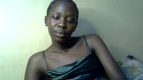 Snapshot of simplyloy33 chatting on June 25, 6:01 pm simplyloy33 online show from June 25, 6:01 pm