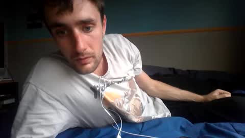 Snapshot of simplytoobored chatting on April 10, 8:24 pm simplytoobored online show from April 10, 8:24 pm