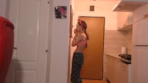 simyhvn online show from February 17, 5:37 am