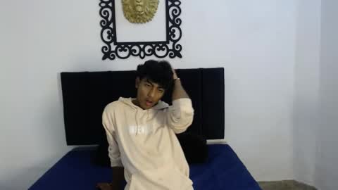 Snapshot of sinboy_ chatting on April 15, 11:28 am online show from April 15, 11:28 am