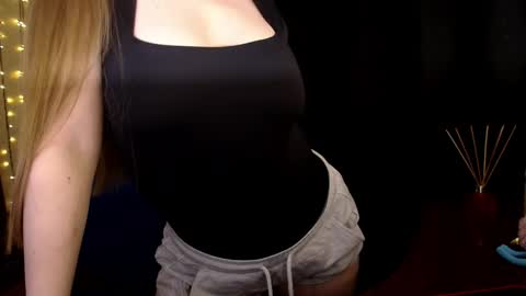 Sindi online show from April 22, 2:29 pm