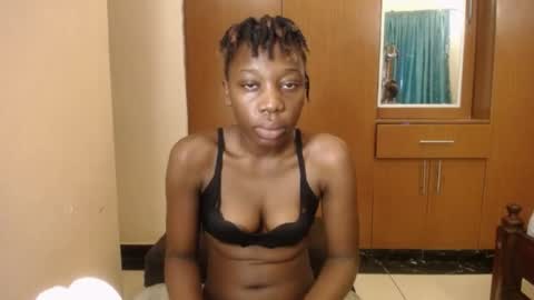 Snapshot of sindoll_ chatting on May 4, 4:52 am Elsy online show from May 4, 4:52 am