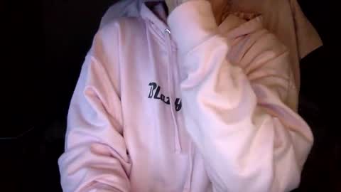 Snapshot of sindrastone chatting on January 12, 1:32 am Sindra online show from January 12, 1:32 am