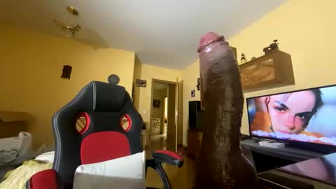 Snapshot of sindycd81 chatting on December 5, 8:49 pm SindyCross online show from December 5, 8:49 pm