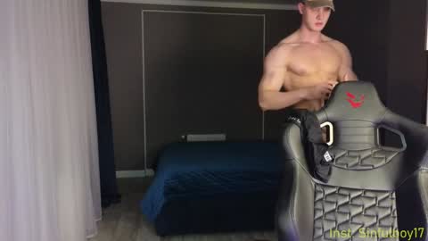 Snapshot of sinffuly chatting on February 7, 4:35 pm Richard online show from February 7, 4:35 pm